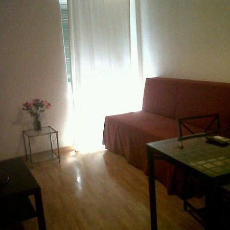 Km1 Amparo Apartments Madrid Habitación foto